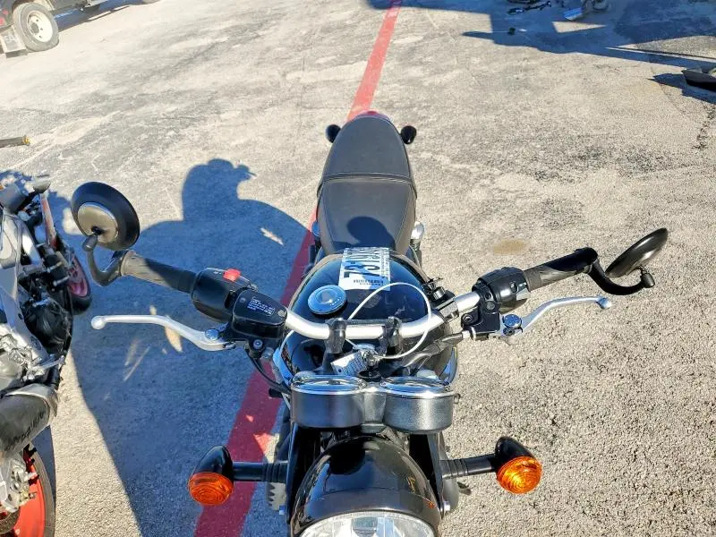 TRIUMPH BONNEVILLE 2018