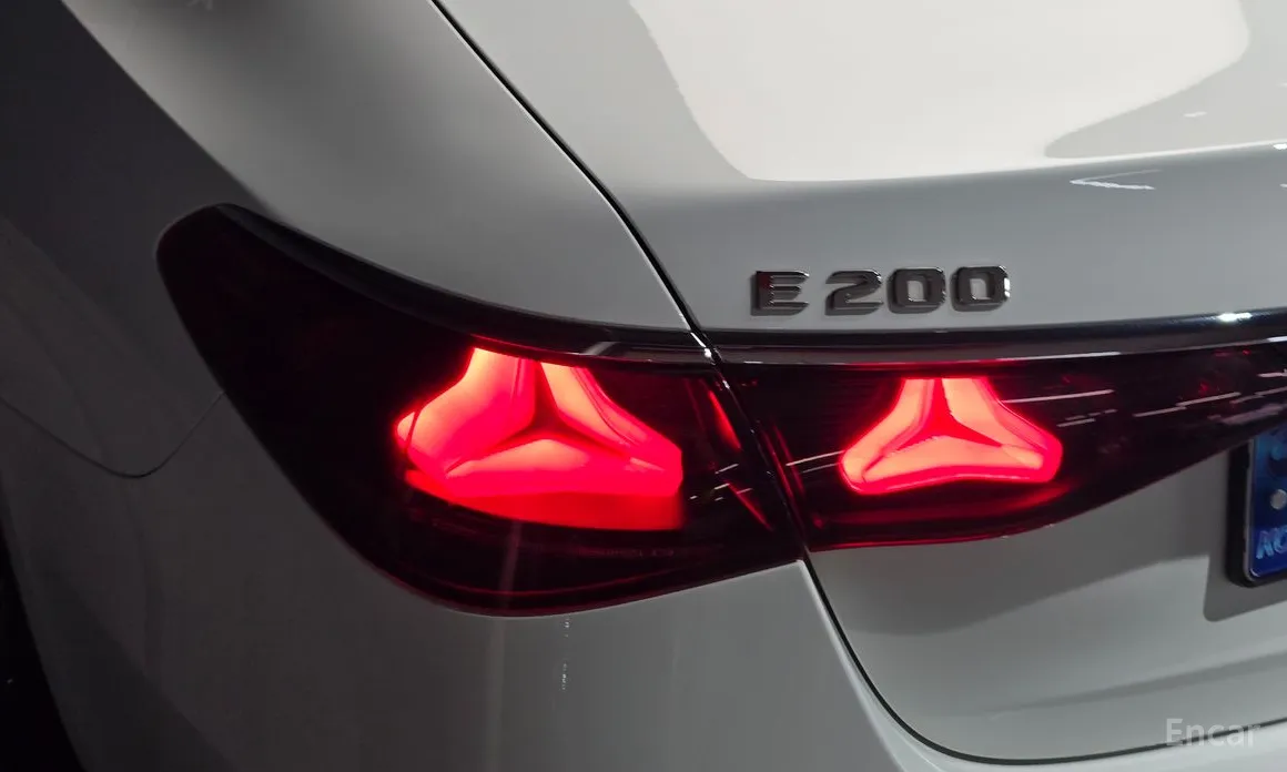 Mercedes-Benz E-Class 2024 E200 Avantgarde