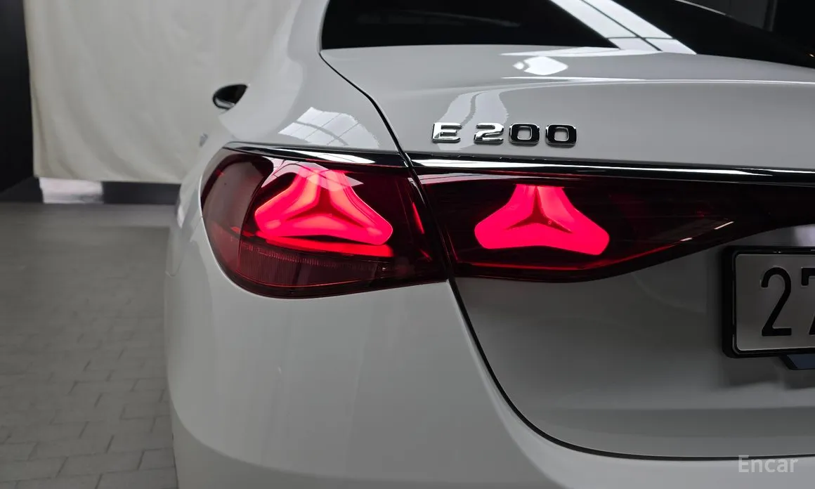 Mercedes-Benz E-Class 2024 E200 Avantgarde