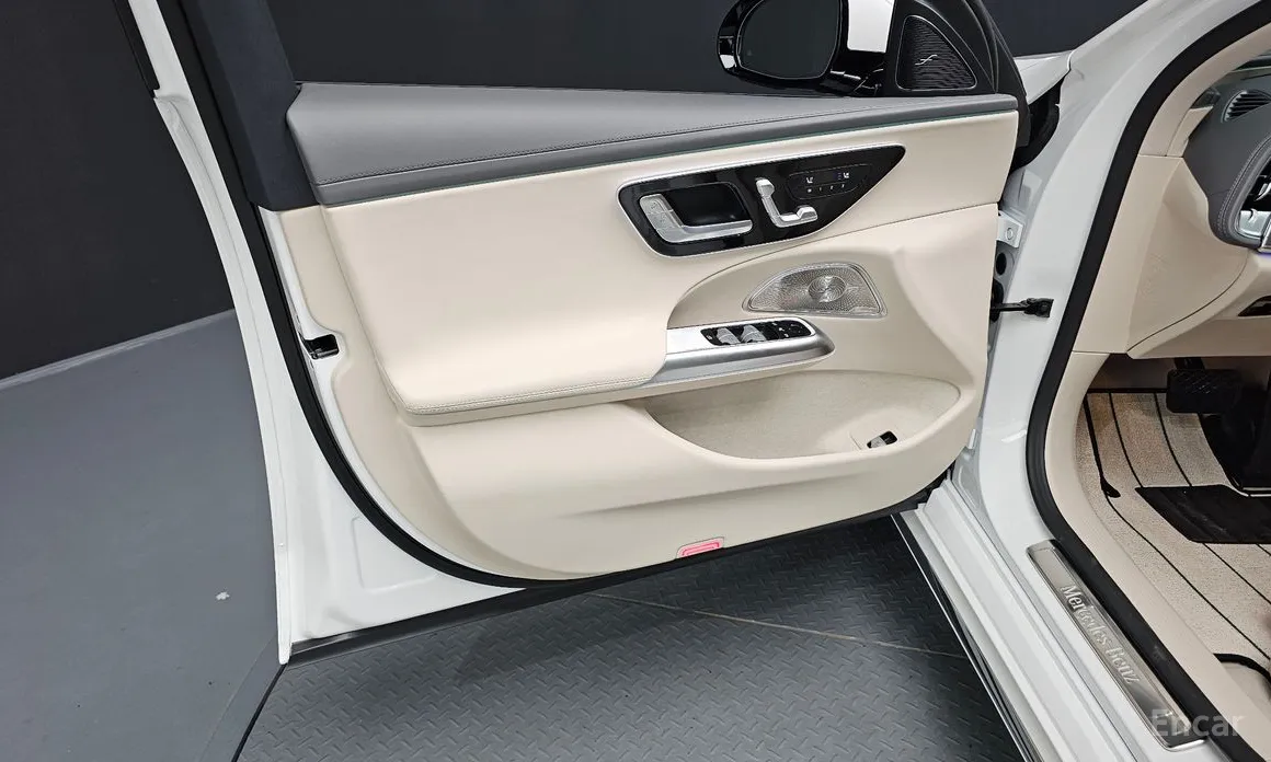 Mercedes-Benz E-Class 2024 E300 4MATIC Exclusive