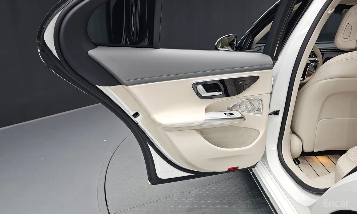 Mercedes-Benz E-Class 2024 E300 4MATIC Exclusive
