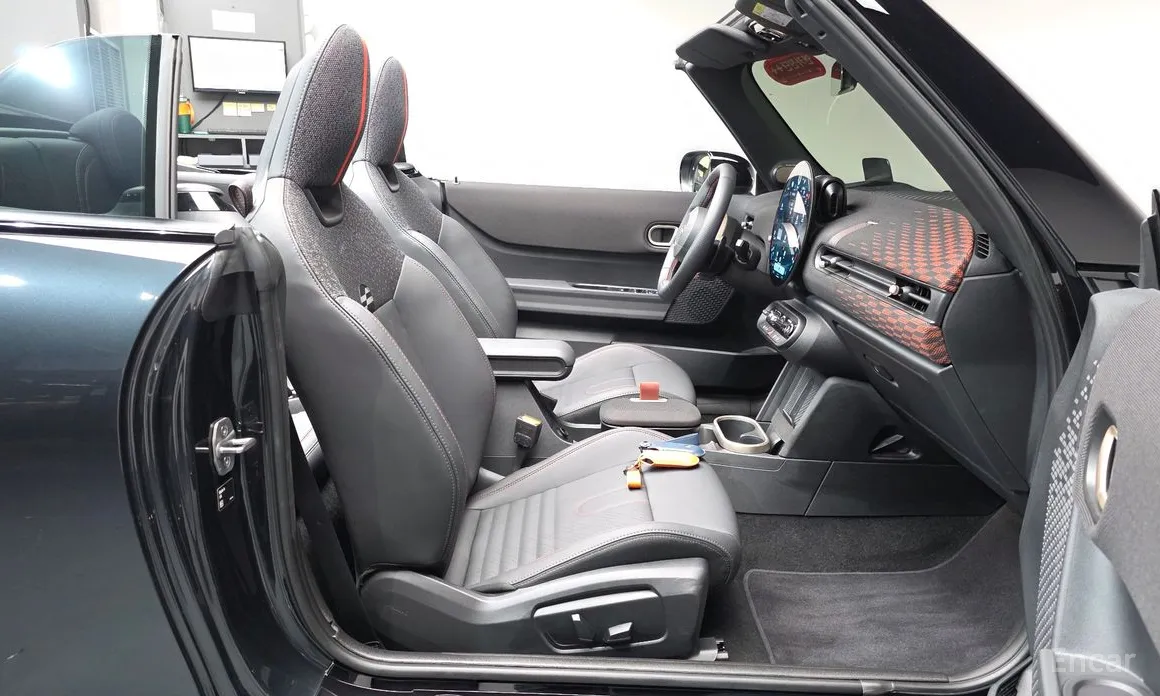 Mini Cooper Convertible 2025 JCW