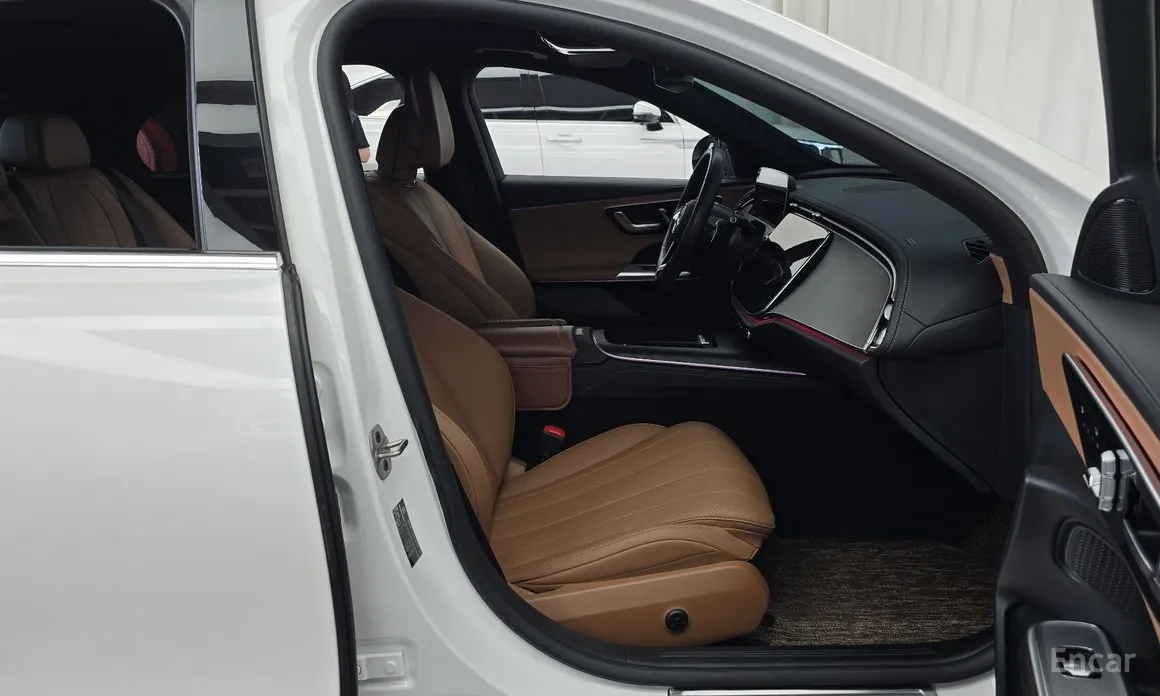 Фото 26 - Mercedes-Benz E-Class
