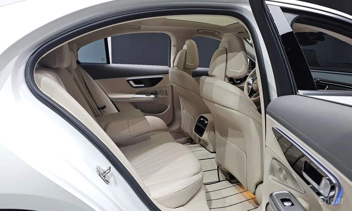 Mercedes-Benz E-Class 2024 E300 4MATIC Exclusive