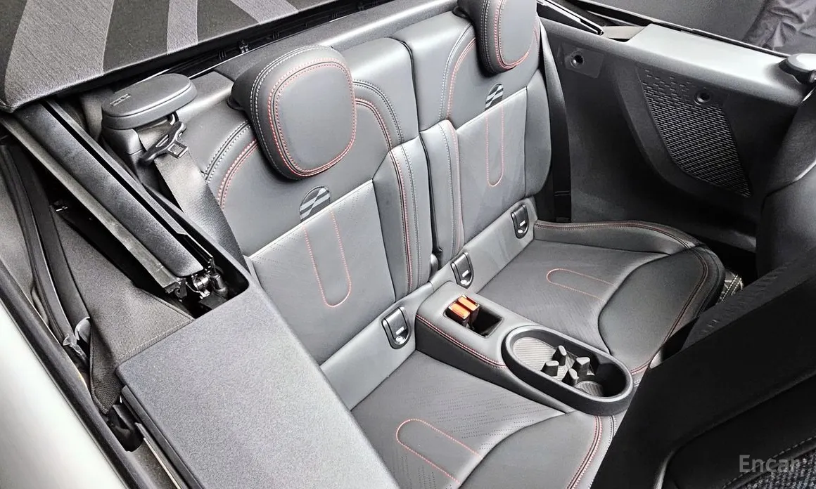 Mini Cooper Convertible 2025 JCW