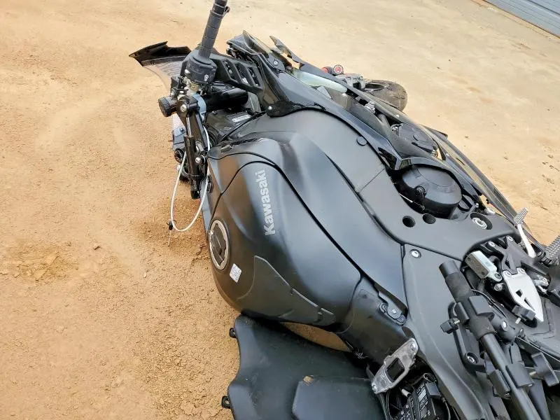 KAWASAKI ZX1002 L 2025
