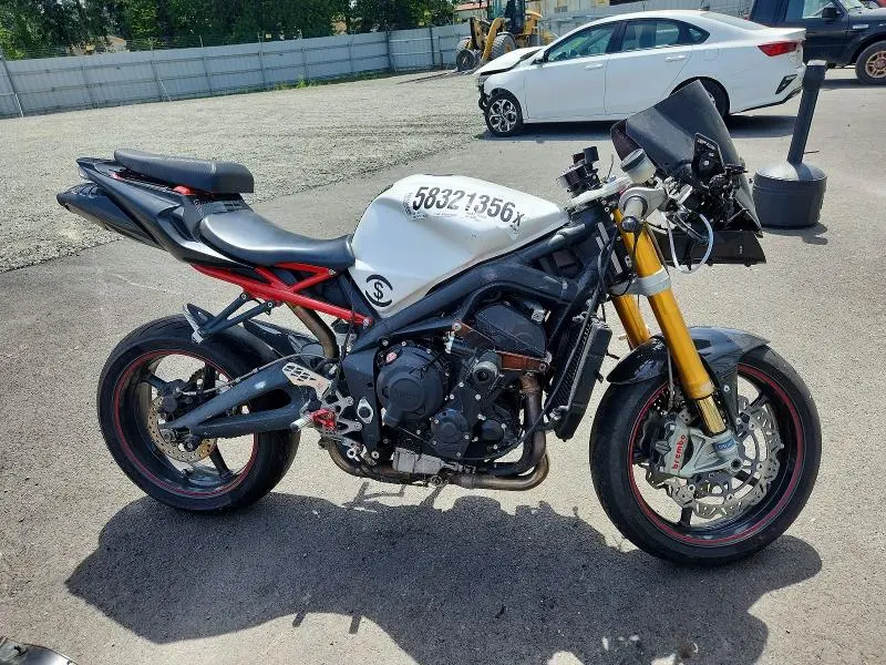 TRIUMPH DAYTONA 2011