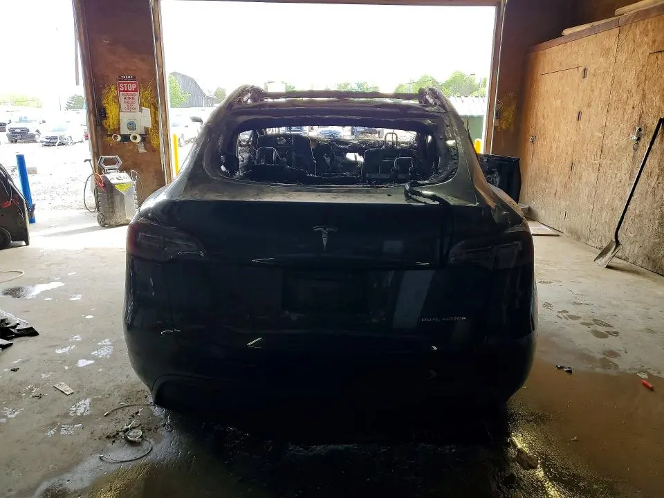TESLA MODEL Y 2024 VIN 7SAYGDEE9RA318787