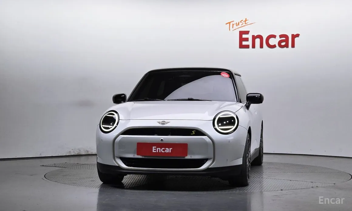 Mini Cooper 2025 SE Favoured