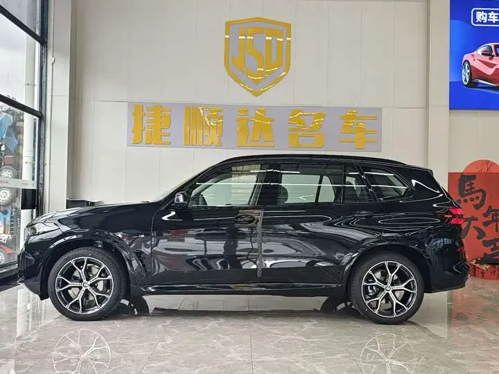 BMW X5 2026 2026款 xDrive 30Li 尊享型M运动曜夜套装