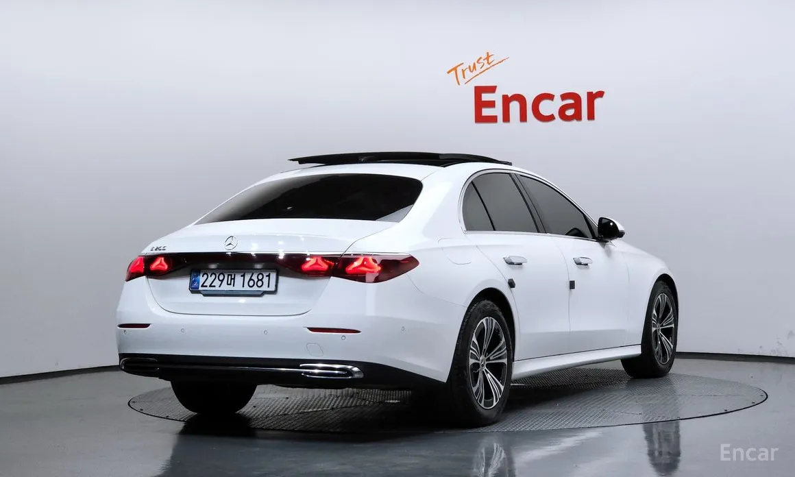 Mercedes-Benz E-Class 2024 E200 Avantgarde
