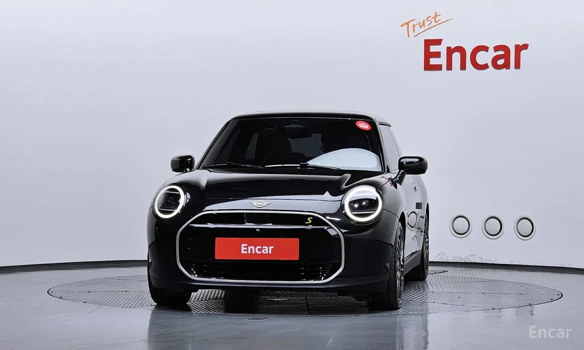 Mini Cooper 2025 SE Favoured