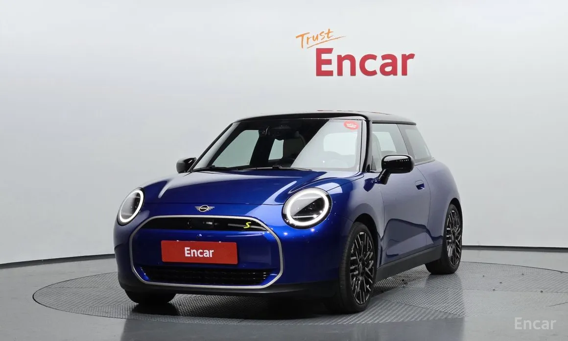 Mini Cooper 2025 SE Favoured