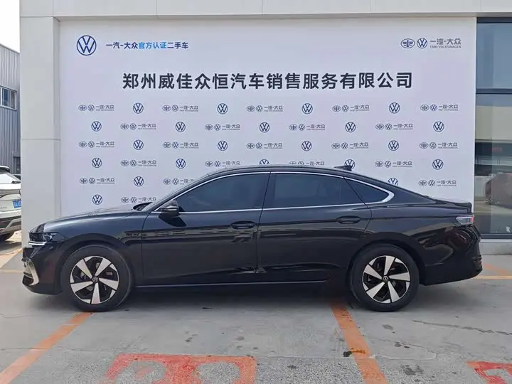 Volkswagen Magotan 2026 2026款 300TSI 尊享版显眼包