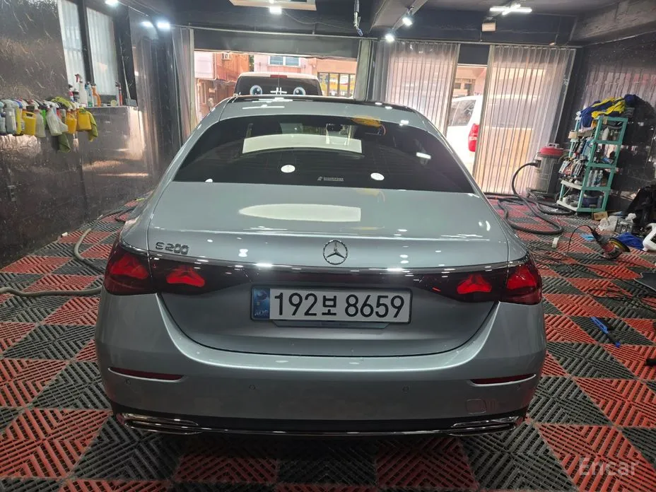 Mercedes-Benz E-Class 2024 E200 Avantgarde