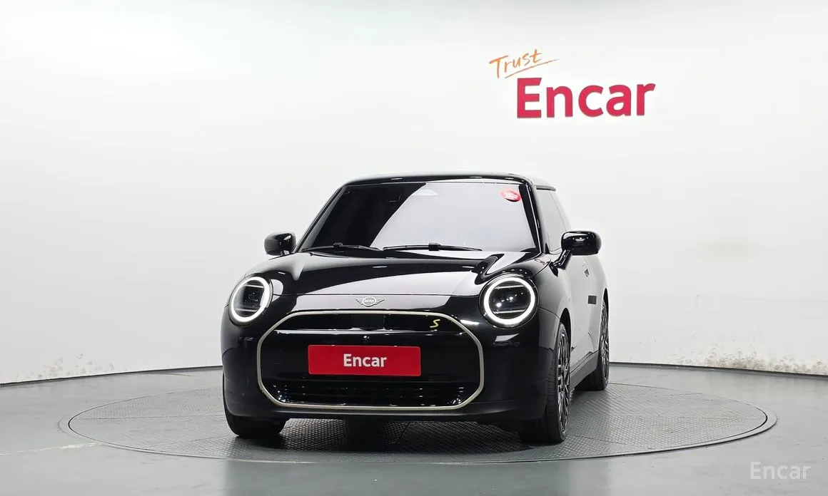 Mini Cooper 2025 SE Favoured