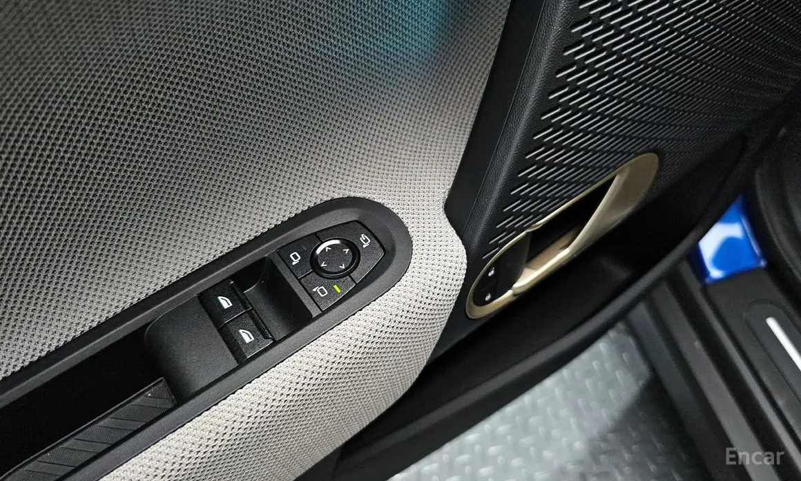 Mini Cooper 2025 SE Favoured