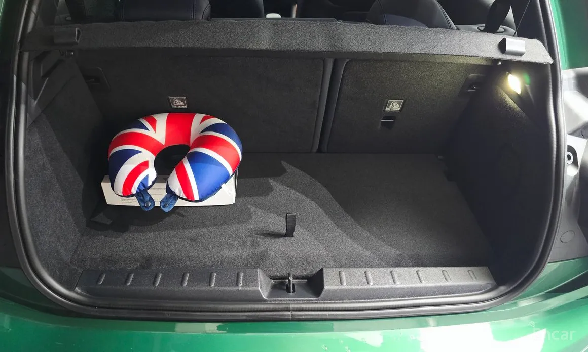 Mini Cooper 2025 SE Favoured