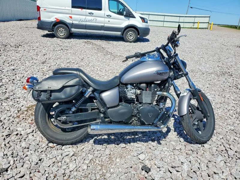 TRIUMPH SPEEDMASTE 2016