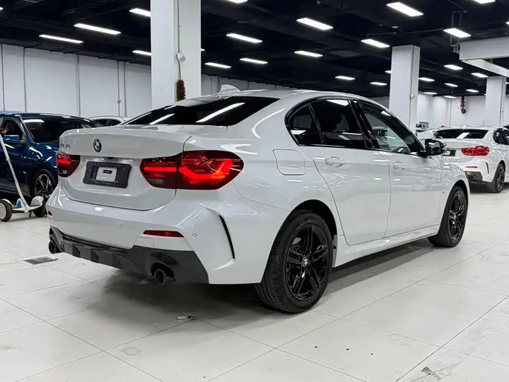 BMW 1 Series 2023 2023款 120i M运动曜夜版