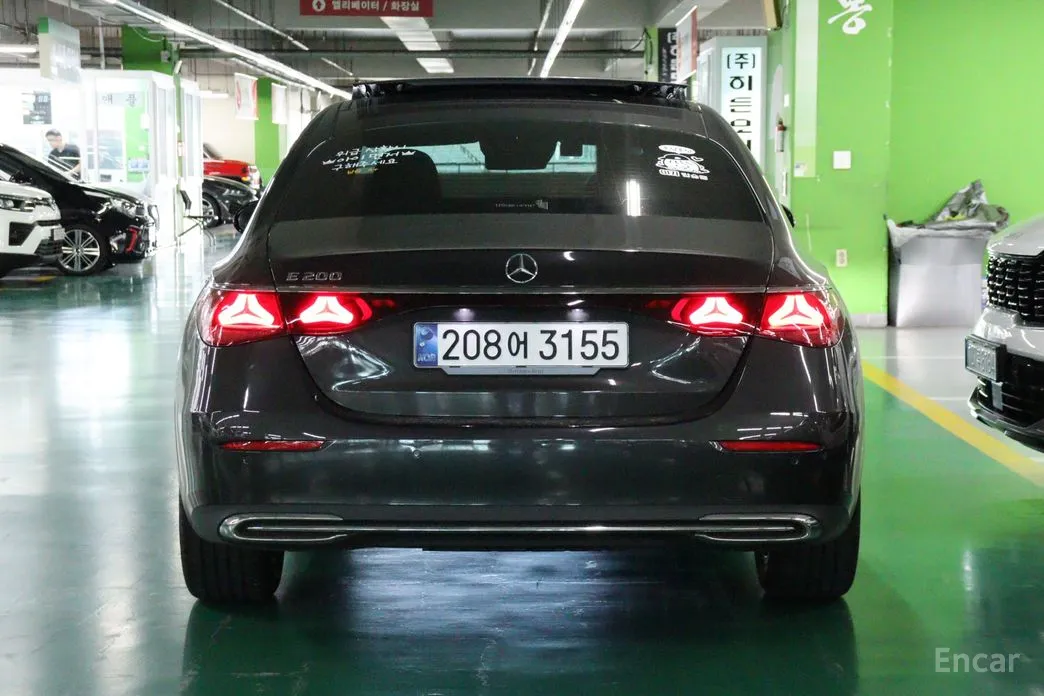 Фото 4 - Mercedes-Benz E-Class