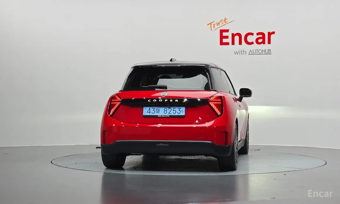 Mini Cooper 2025 SE Favoured