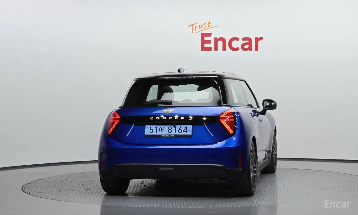 Mini Cooper 2025 SE Favoured