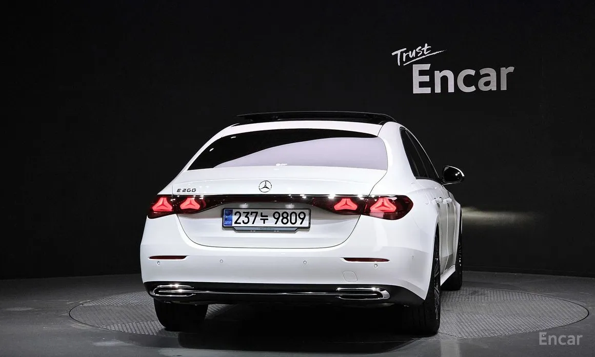 Mercedes-Benz E-Class 2024 E200 Avantgarde