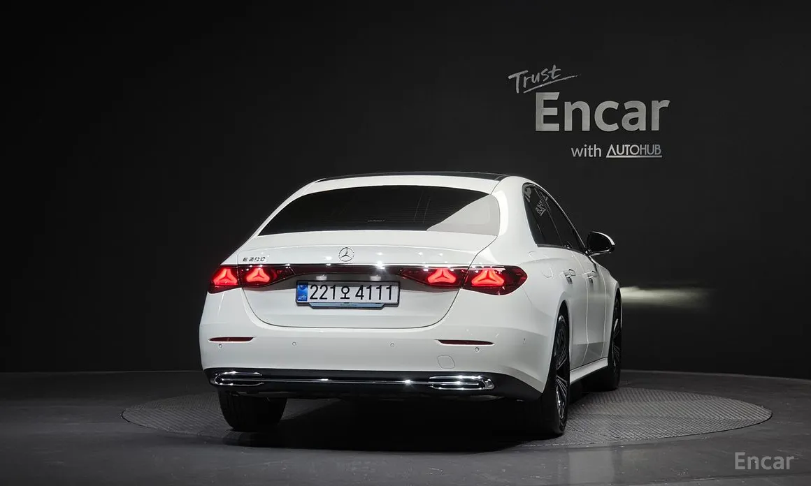 Mercedes-Benz E-Class 2024 E200 Avantgarde