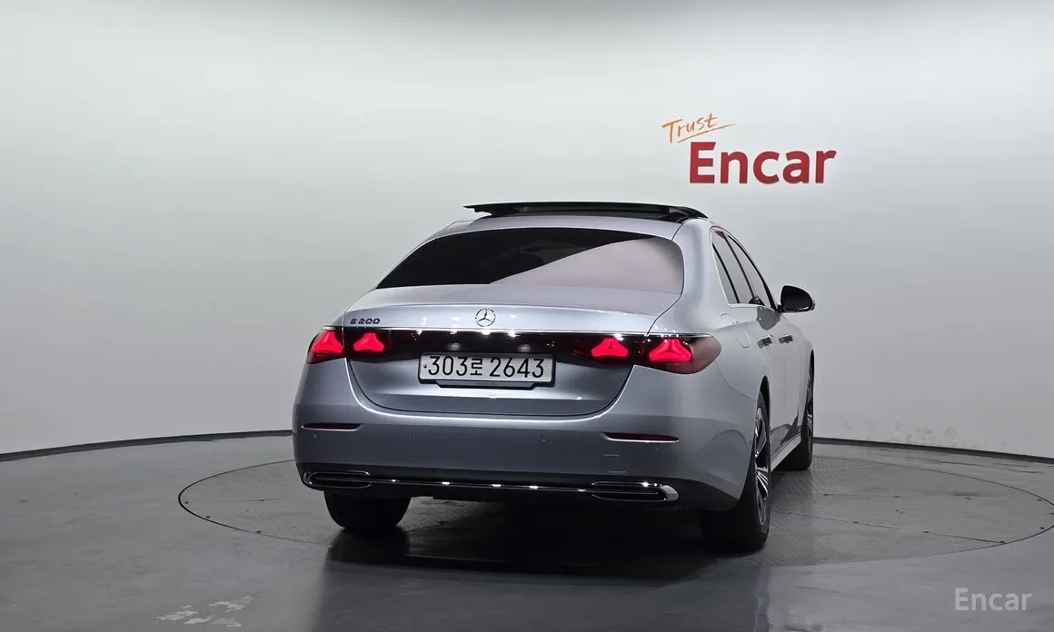 Mercedes-Benz E-Class 2024 E200 Avantgarde
