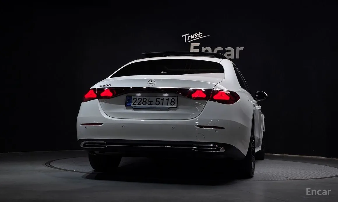 Mercedes-Benz E-Class 2024 E200 Avantgarde