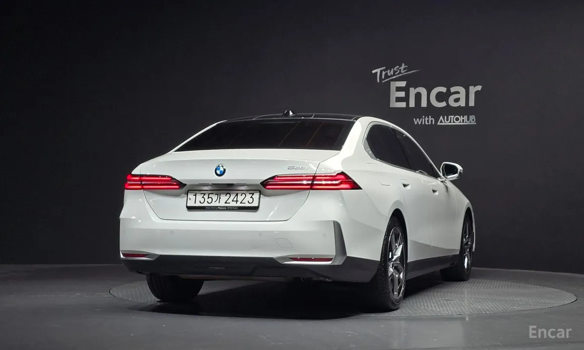 BMW 5 Series 2023 520i