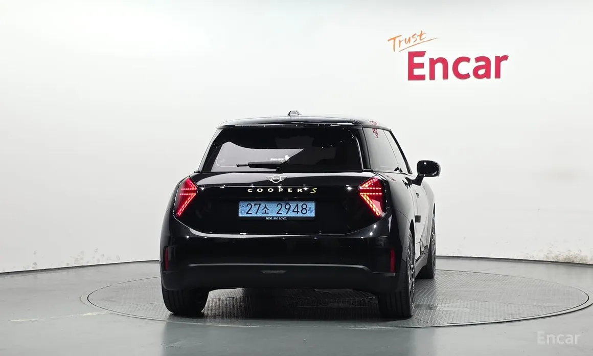 Mini Cooper 2025 SE Favoured