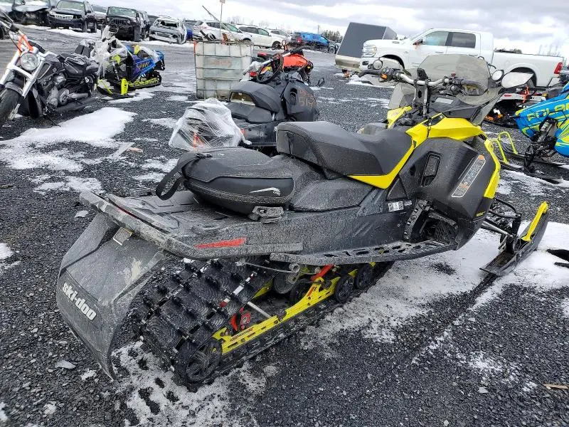 SKI-DOO RENEGADE 2022