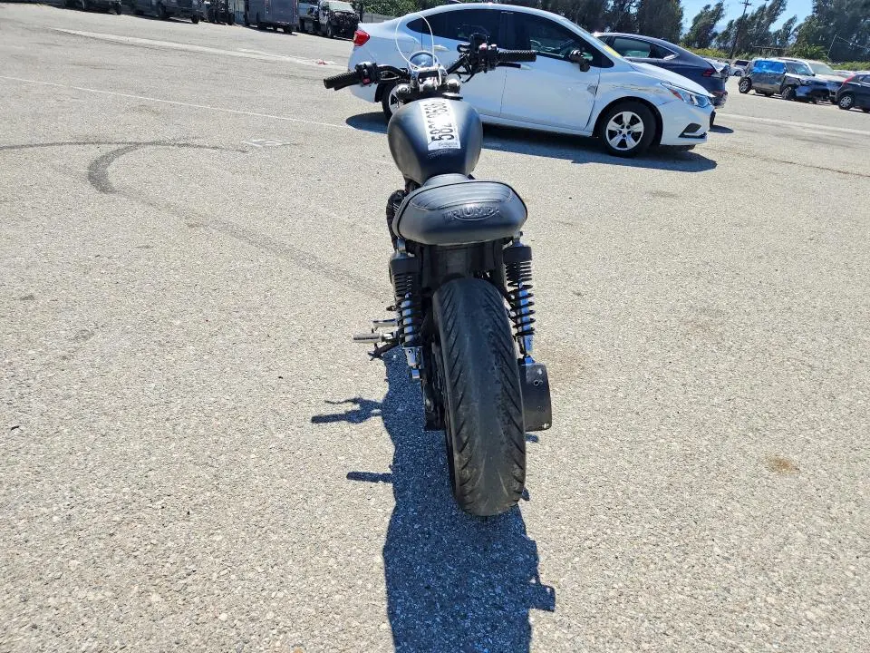 TRIUMPH STREET 2016