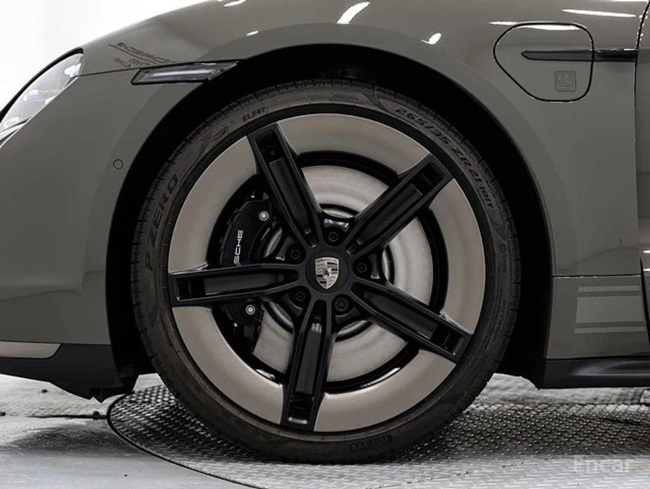 Porsche Taycan 2020 Turbo