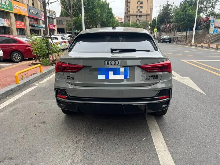 Audi Q3 2025 2025款 45周年典藏版 40TFSI RS套件燃速型
