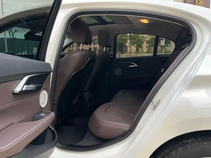 BMW 1 Series 2023 2023款 120i M运动曜夜版