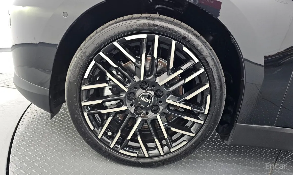 Mini Cooper 2025 SE Favoured