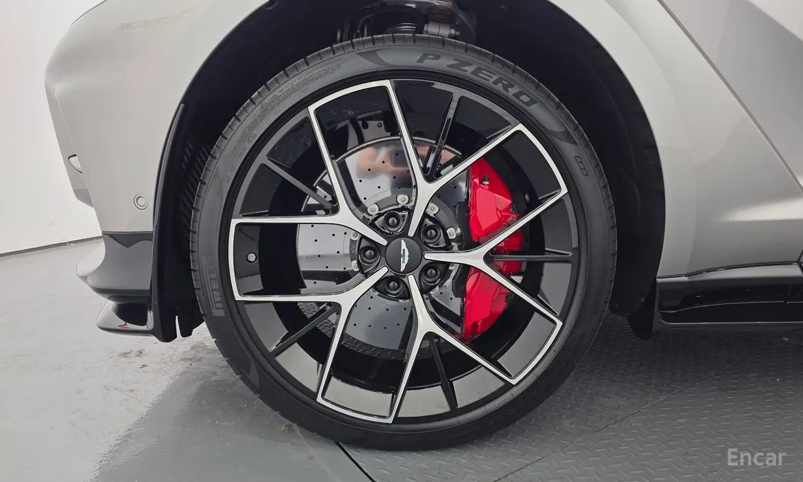 Aston Martin DBX 2020 4.0 V8 707