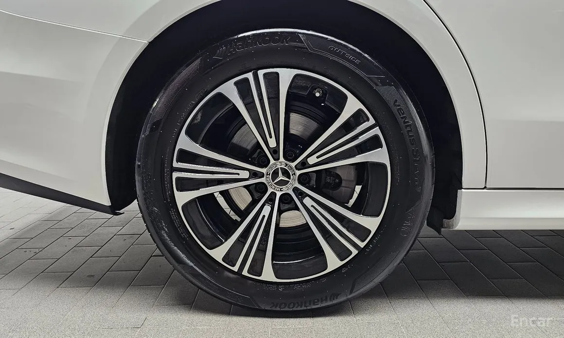 Mercedes-Benz E-Class 2024 E200 Avantgarde