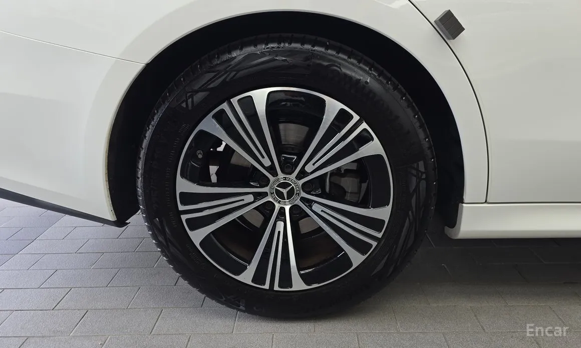 Фото 5 - Mercedes-Benz E-Class