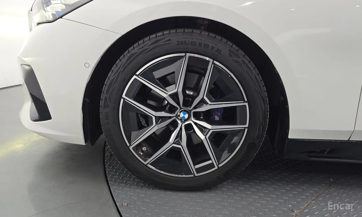 Фото 5 - BMW 5 Series
