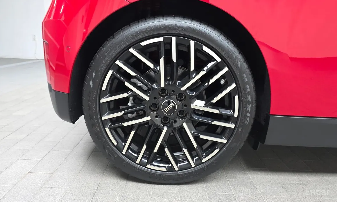 Mini Cooper 2025 SE Favoured