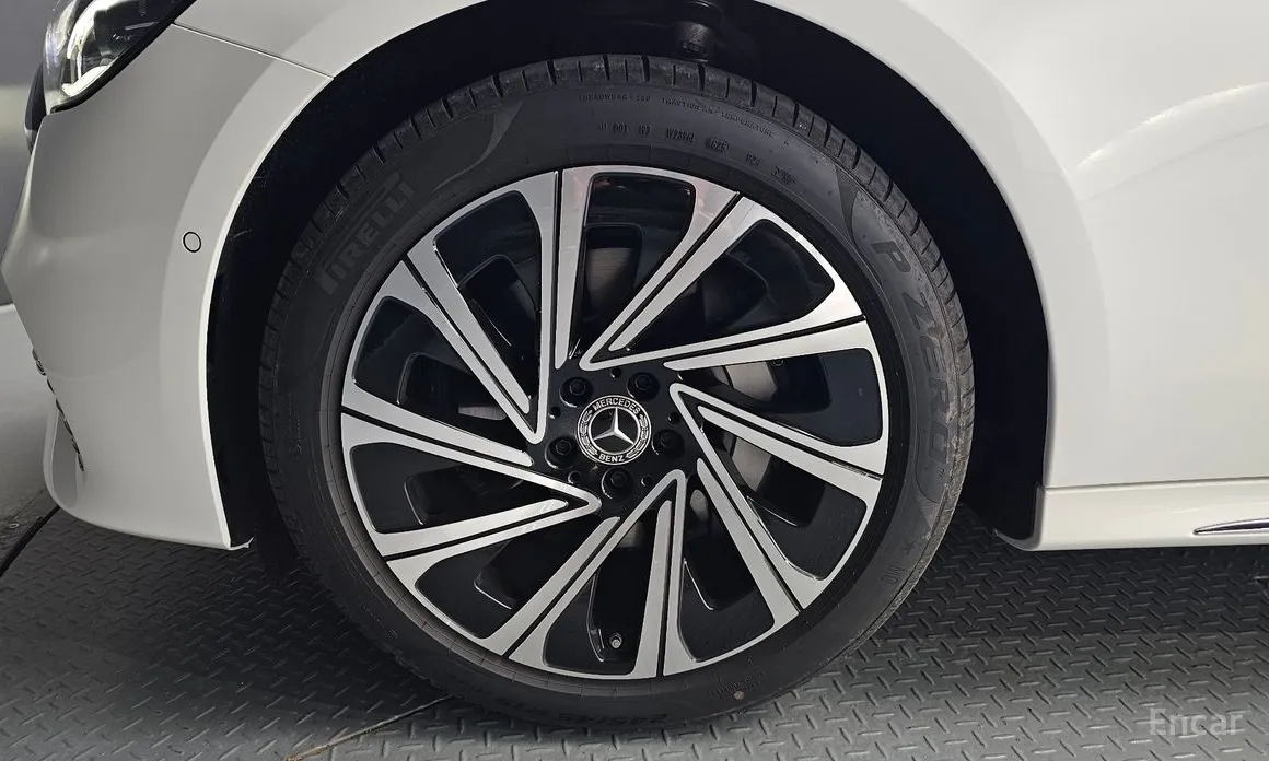 Mercedes-Benz E-Class 2024 E300 4MATIC Exclusive