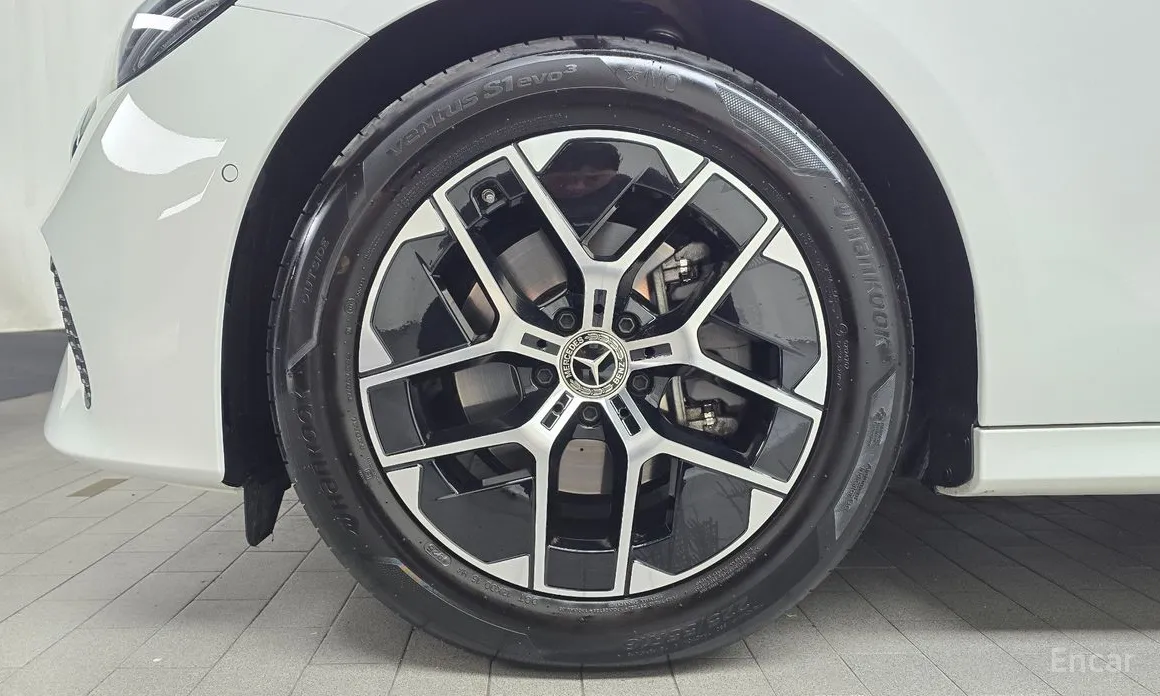 Mercedes-Benz E-Class 2024 E200 Avantgarde