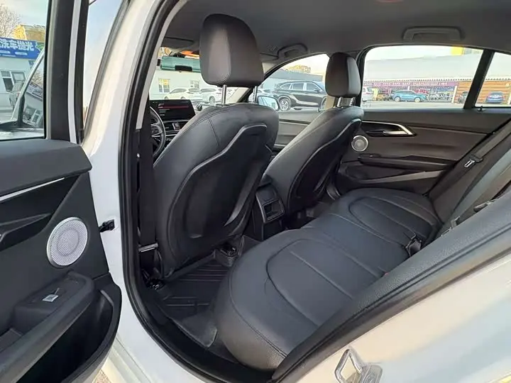 BMW 1 Series 2023 2023款 120i M运动曜夜版