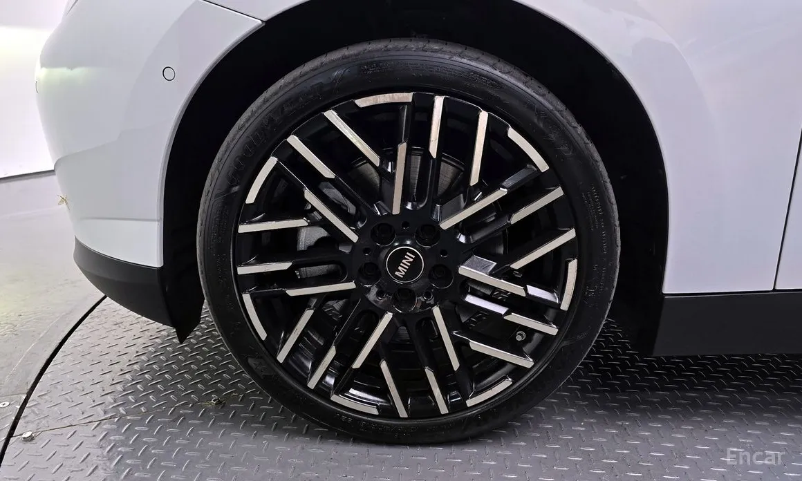 Mini Cooper 2025 SE Favoured
