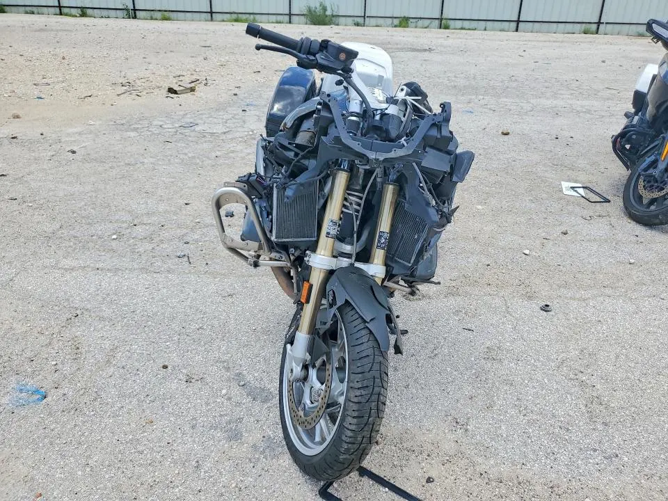 BMW MOTORCYCLE 2024