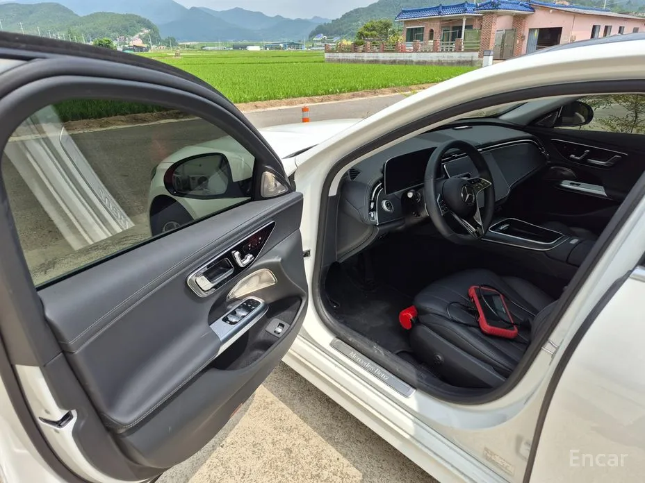 Mercedes-Benz E-Class 2024 E200 Avantgarde